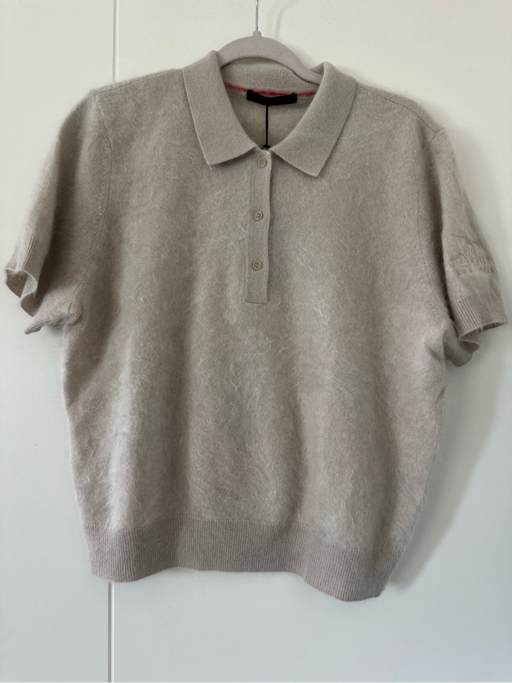 Greyson Cashmere Short-Sleeve Sweater | Bellagio Las Vegas Sleeve Detail